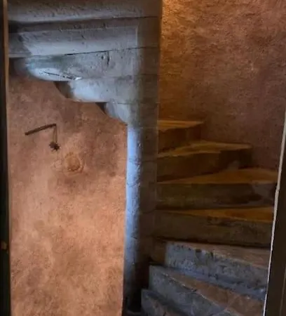 Chateau Medieval Entre Causse Et Mer * Le Clapier (Aveyron)